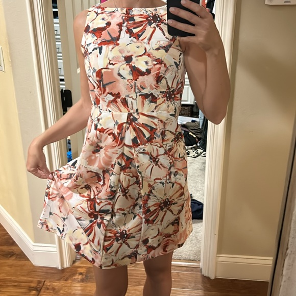 Loft dress. NWT. Soft material and stunning design - Picture 8 of 8